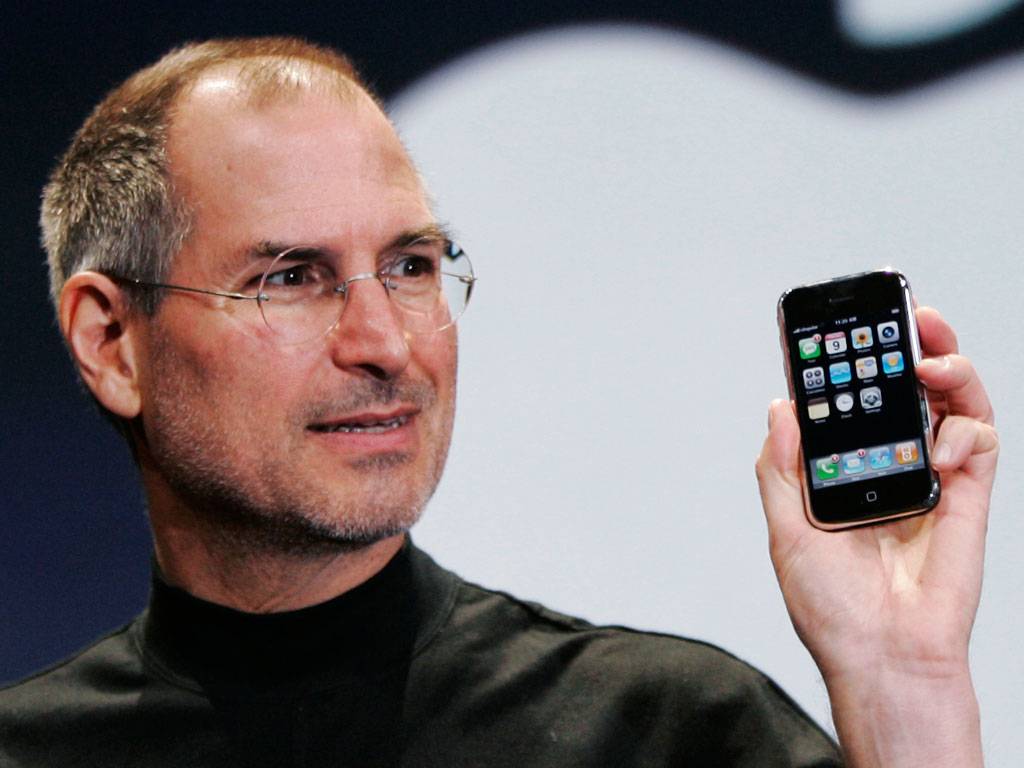 iPhone di Steve Jobs compie 10 anni