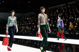 Ultimo giorno per la moda milanese, che si trasferisce a Parigi, tappa finale del tour dedicato alla moda donna per la stagione fall winter 2017/2018.