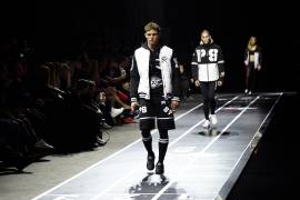 Phillip Plein per la stagione autunno-inverno 2017/2018 lancia la sua prima linea sportiva, in occasione della Milan Men's Fashion Week.