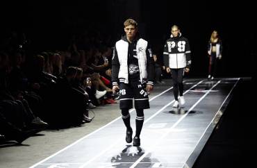 Phillip Plein per la stagione autunno-inverno 2017/2018 lancia la sua prima linea sportiva, in occasione della Milan Men's Fashion Week.