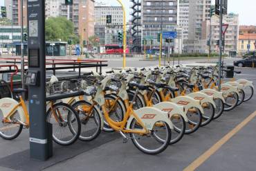 Servizio Bike Sharing a rischio per Milano, secondo l'Assessore alla mobilità Granelli: «il servizio costa troppo, gli accordi vanno rivisti».