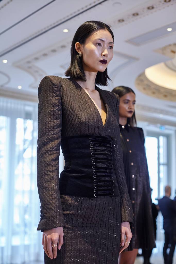 Winonah De Jong, in occasione della Milan Fashion Week, presenta la sua collezione fall winter 2017/2018, dedicata a se stessa e a donne che, come lei, sono decise e non hanno paura di osare.